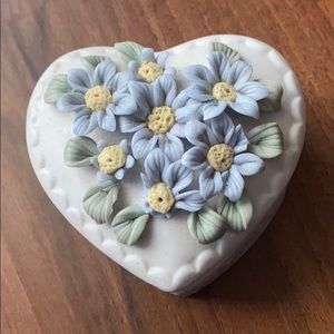 porcelain ring holder